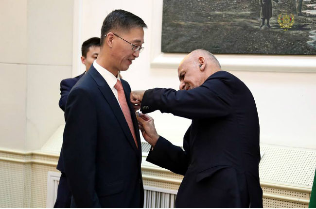 رئیس جمهور به سفیر چین  مدال علامه سید جمال‌الدین را اعطا کرد